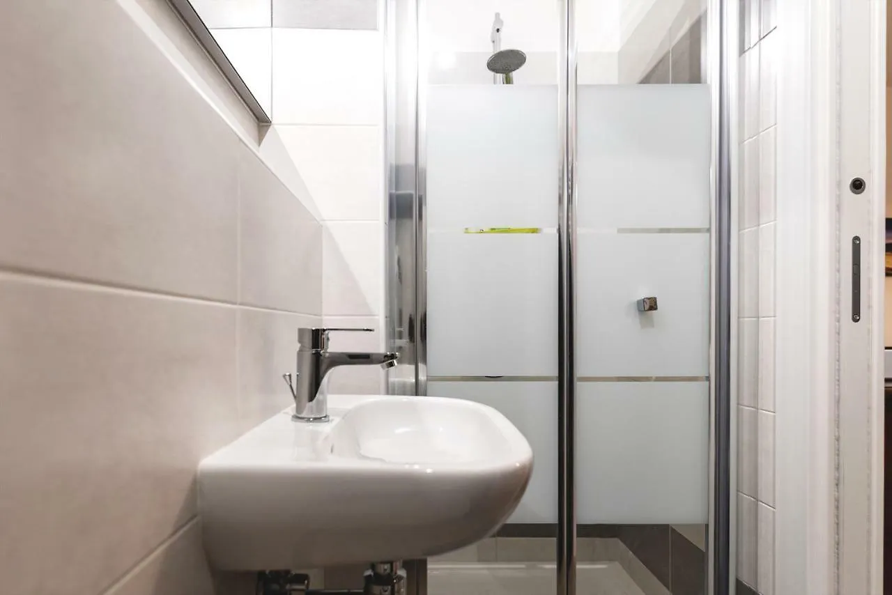 Apartamento Daniel House Bellano 0*,